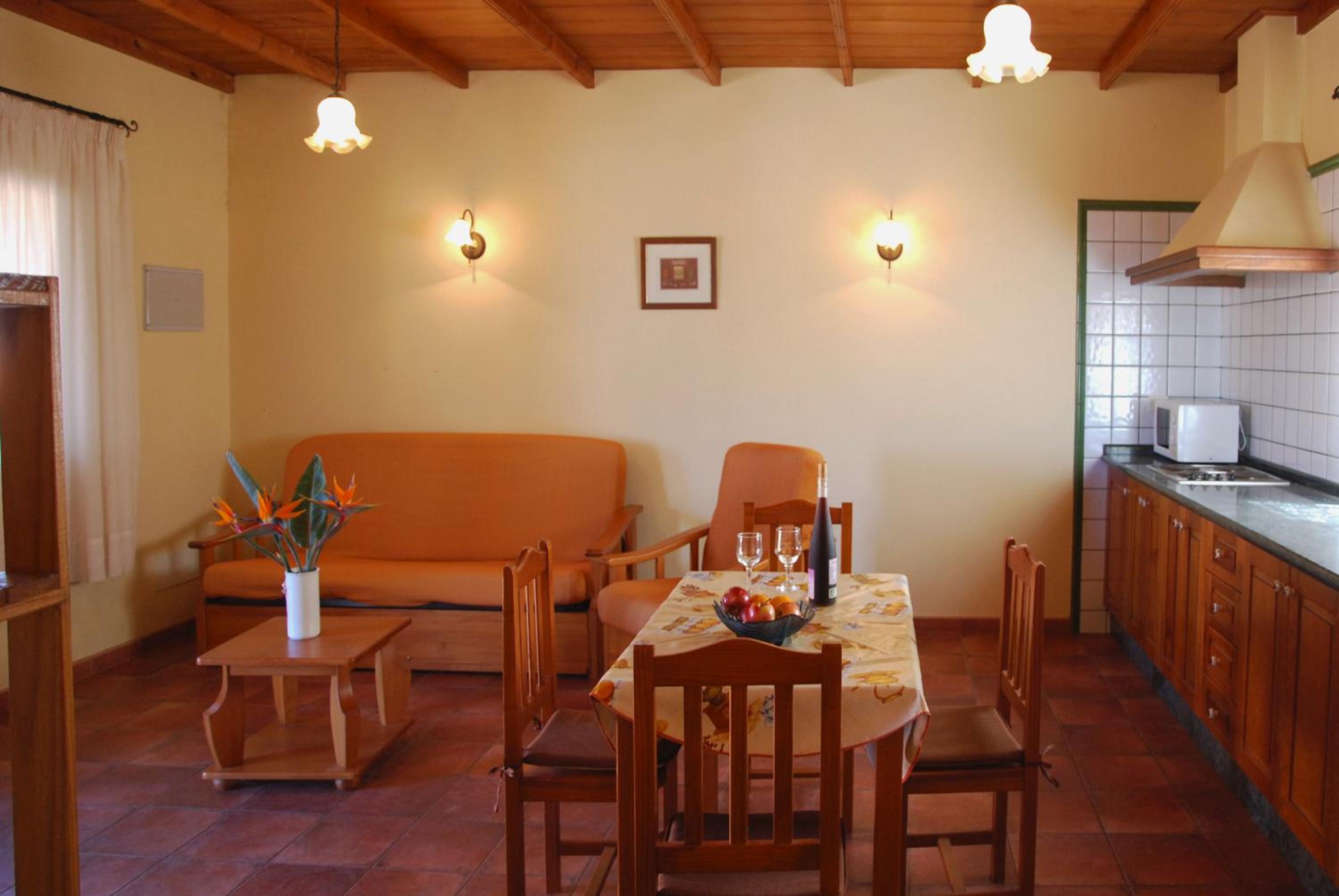 Casas Rurales Tola view 3