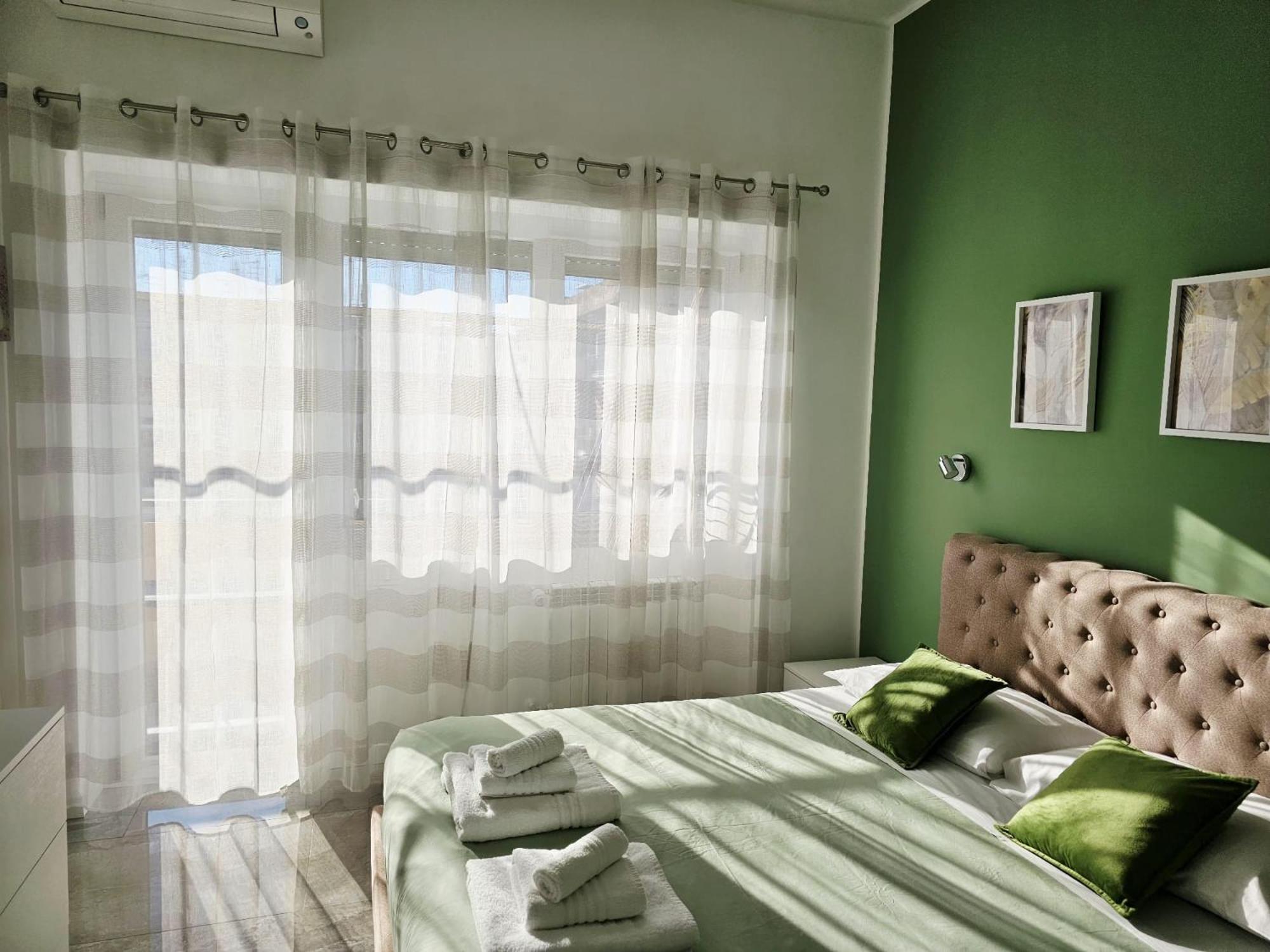 Upper San Pietro elegant flat on metro A with a view