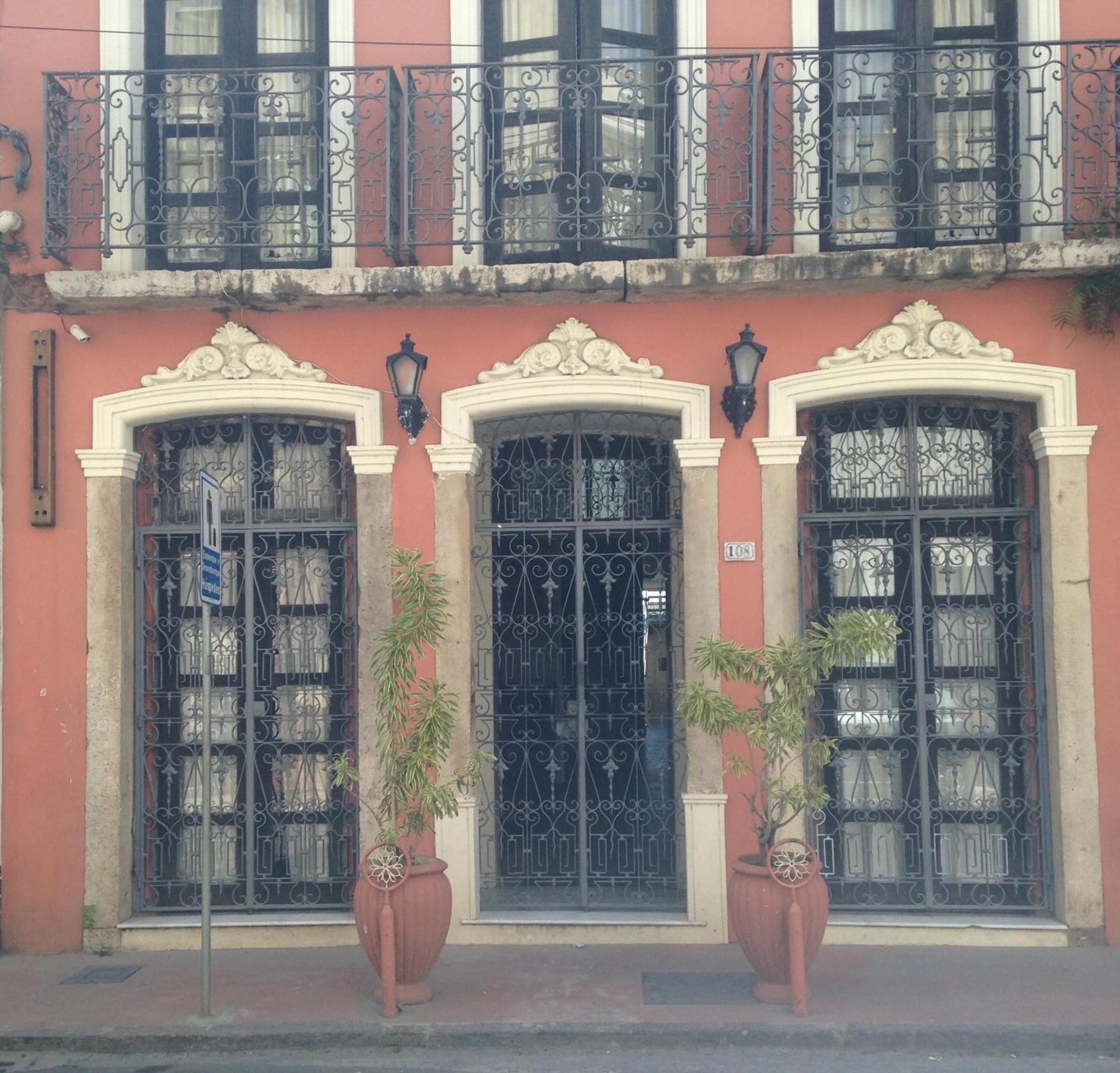 Solar do Carmo Suites & Apartments