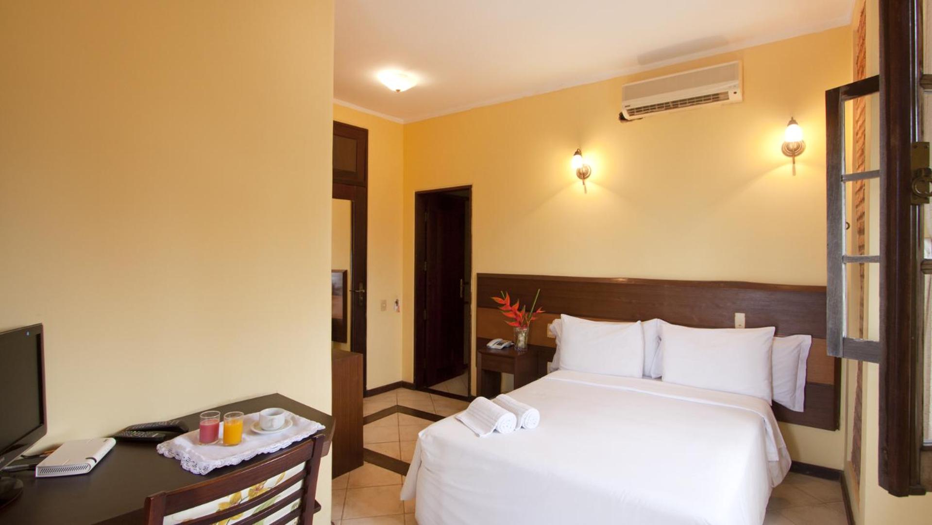 Solar do Carmo Suites & Apartments