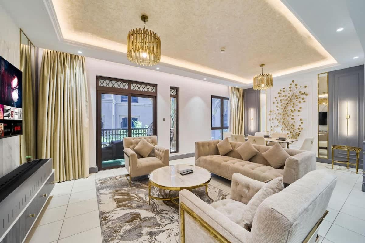 FAM Living - 2 Bedroom Old Town Dubai Stay