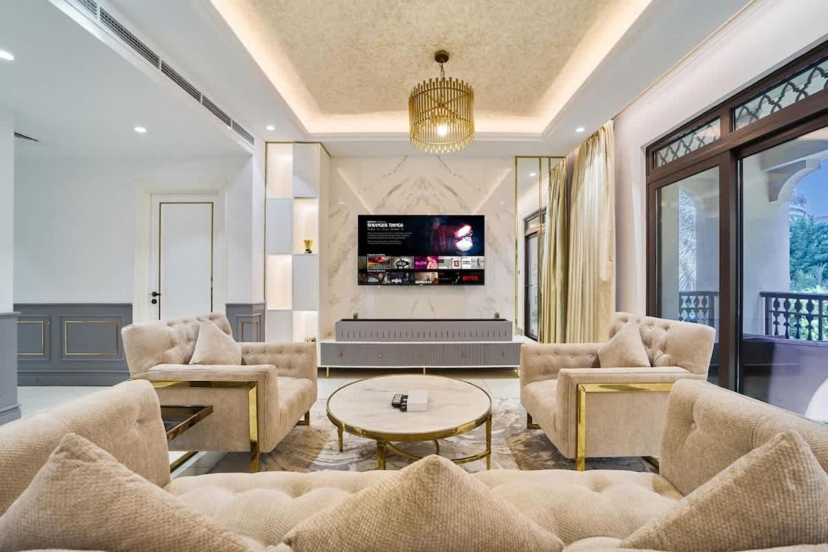 FAM Living - 2 Bedroom Old Town Dubai Stay