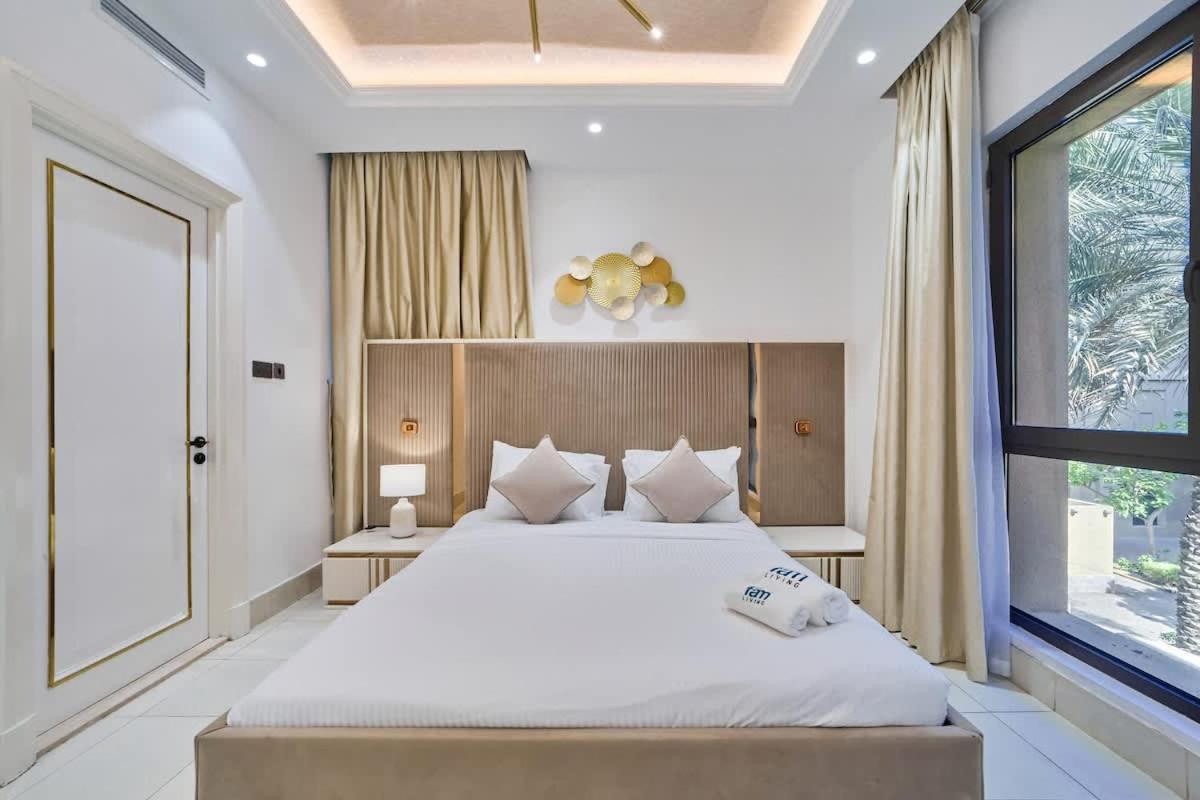 FAM Living - 2 Bedroom Old Town Dubai Stay