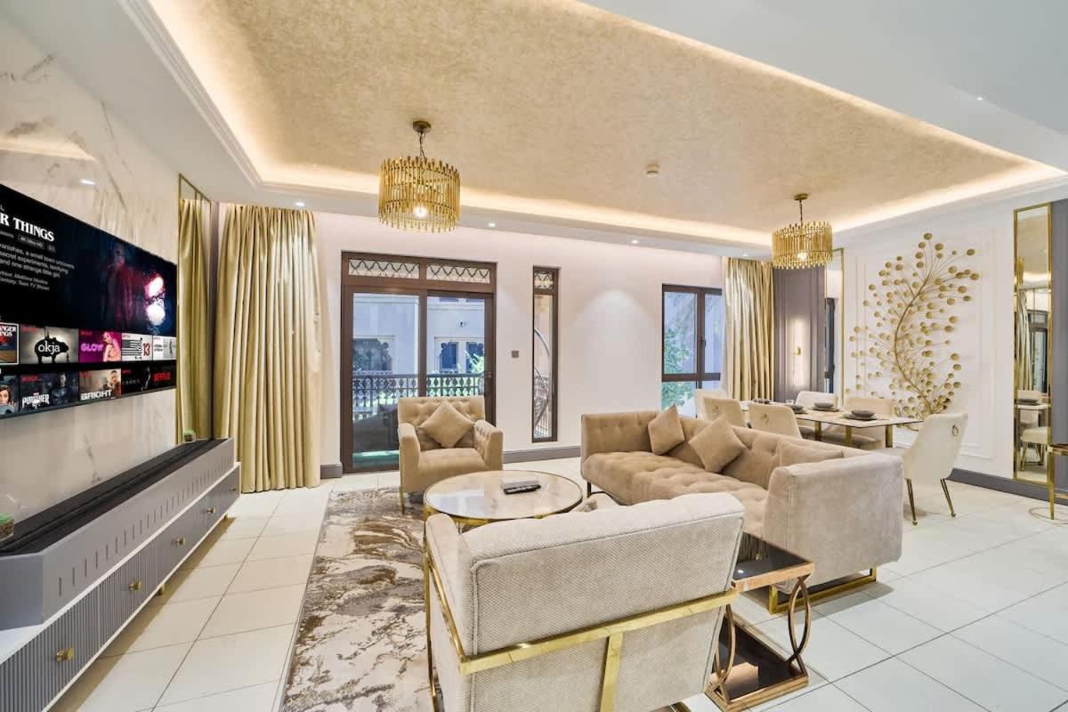 FAM Living - 2 Bedroom Old Town Dubai Stay