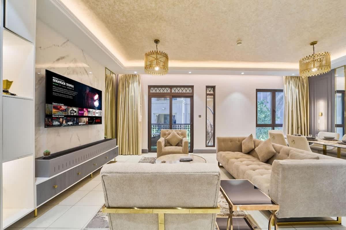 FAM Living - 2 Bedroom Old Town Dubai Stay