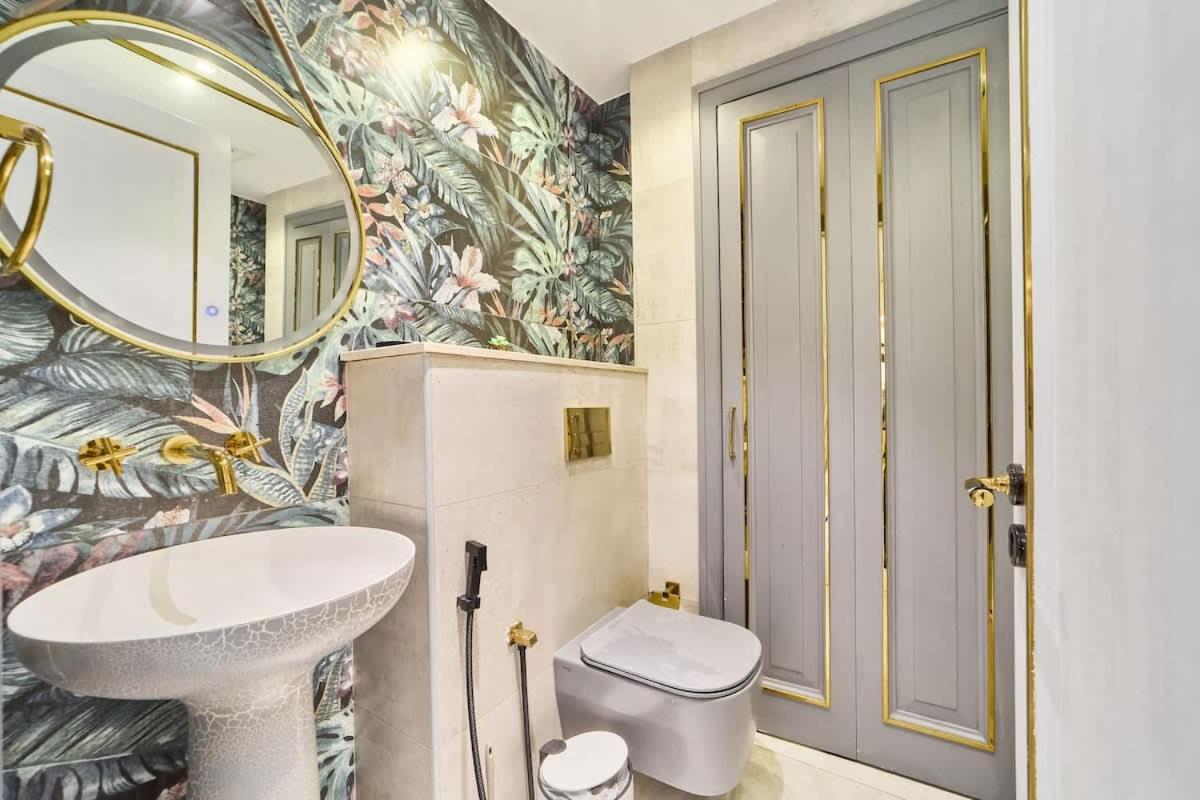 FAM Living - 2 Bedroom Old Town Dubai Stay