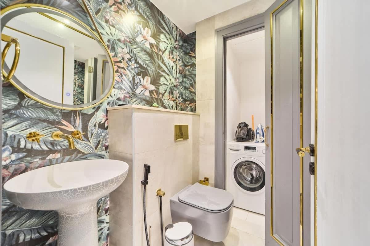 FAM Living - 2 Bedroom Old Town Dubai Stay