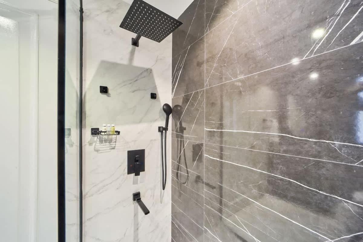 FAM Living - 2 Bedroom Old Town Dubai Stay