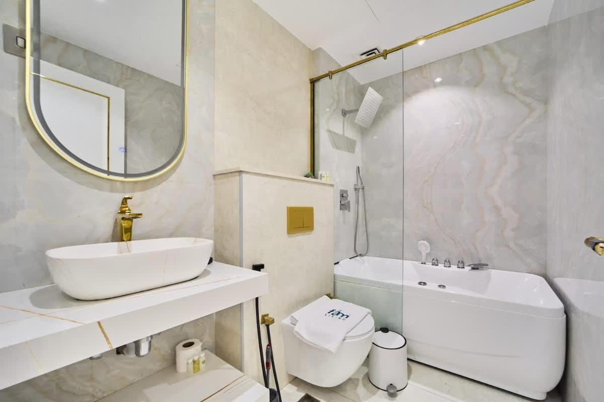 FAM Living - 2 Bedroom Old Town Dubai Stay