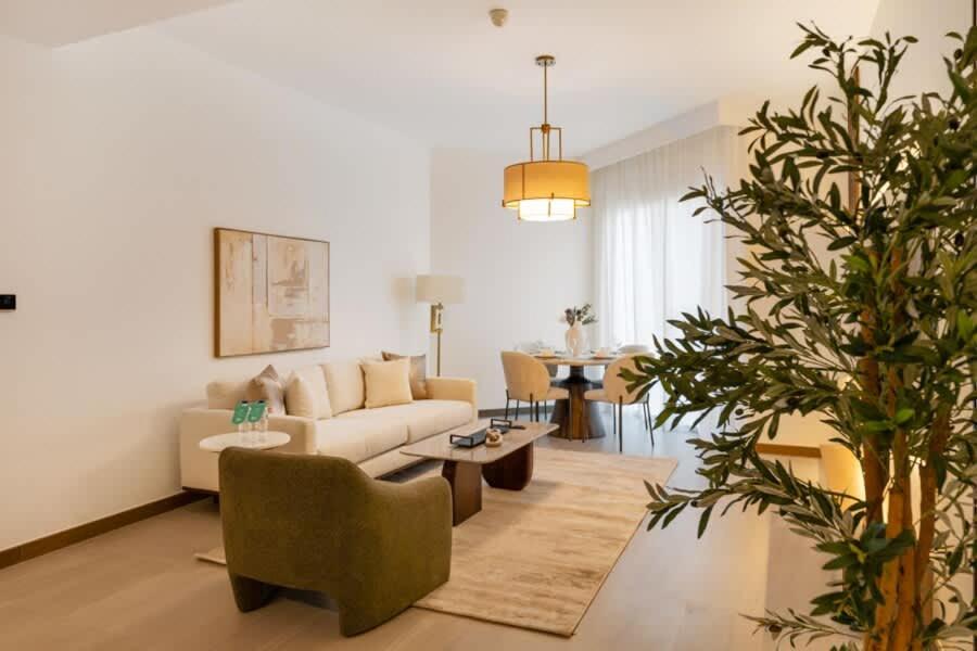 FAM Living Contemporary 2BR Oasis Waterfront Comfort Close to Downtown