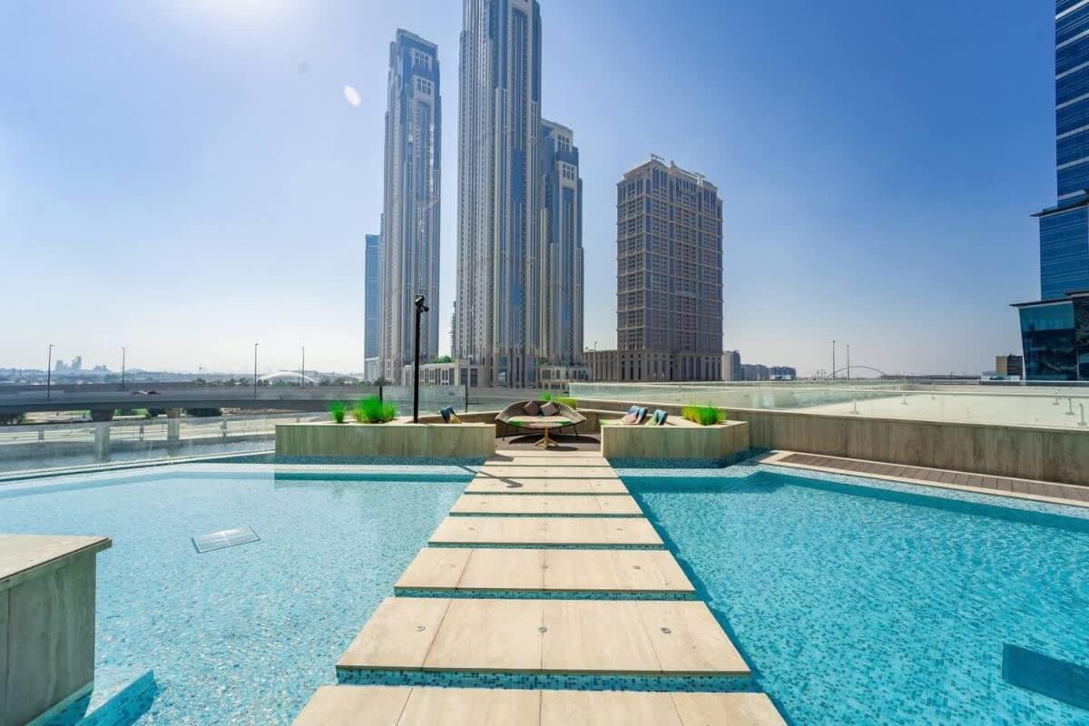 FAM Living Contemporary 2BR Oasis Waterfront Comfort Close to Downtown