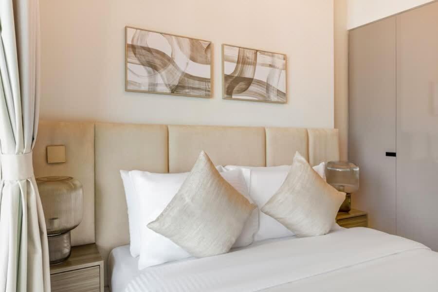 FAM Living Contemporary 2BR Oasis Waterfront Comfort Close to Downtown