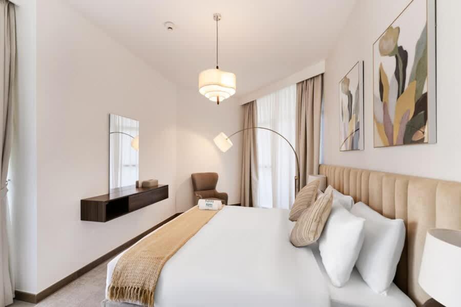 FAM Living Contemporary 2BR Oasis Waterfront Comfort Close to Downtown