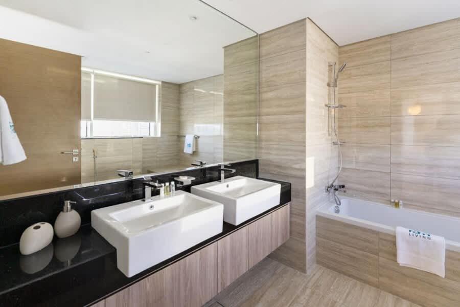 FAM Living Contemporary 2BR Oasis Waterfront Comfort Close to Downtown
