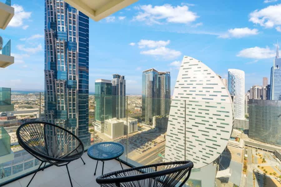 FAM Living Contemporary 2BR Oasis Waterfront Comfort Close to Downtown