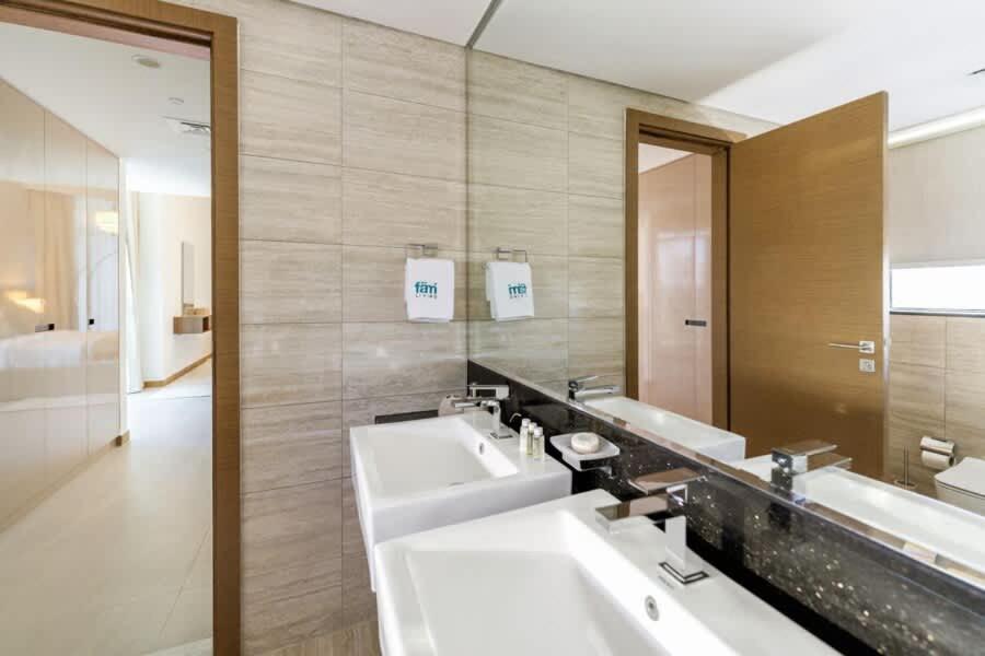 FAM Living Contemporary 2BR Oasis Waterfront Comfort Close to Downtown