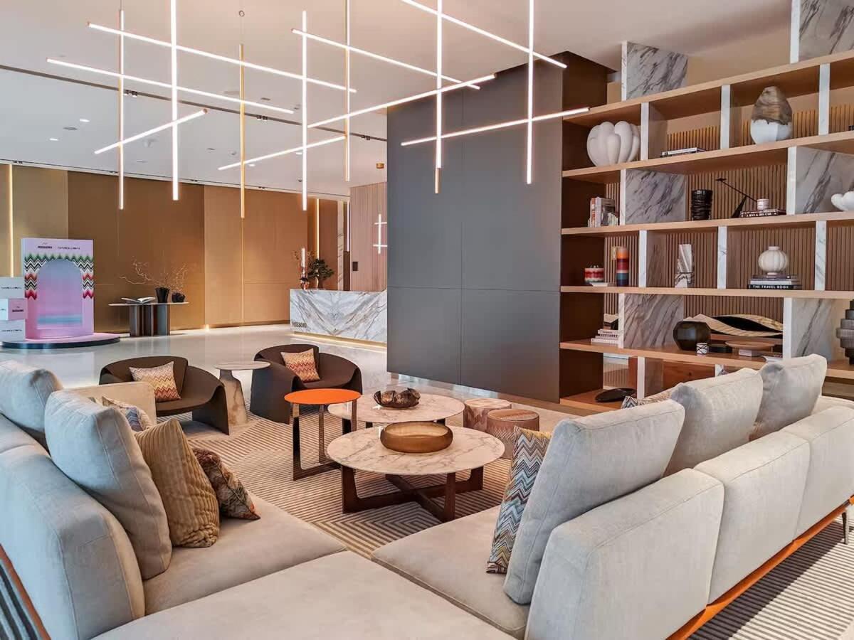 FAM Living Contemporary 2BR Oasis Waterfront Comfort Close to Downtown