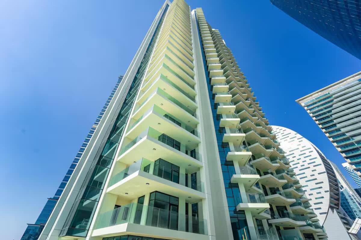 FAM Living Contemporary 2BR Oasis Waterfront Comfort Close to Downtown
