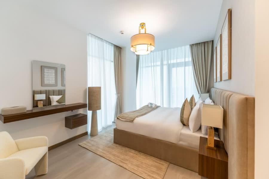 FAM Living - 3 bedroom and Maids Room Retreat Overlooking Dubai Canal