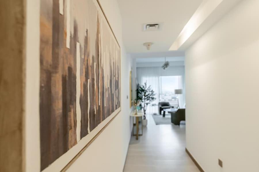 FAM Living - 3 bedroom and Maids Room Retreat Overlooking Dubai Canal