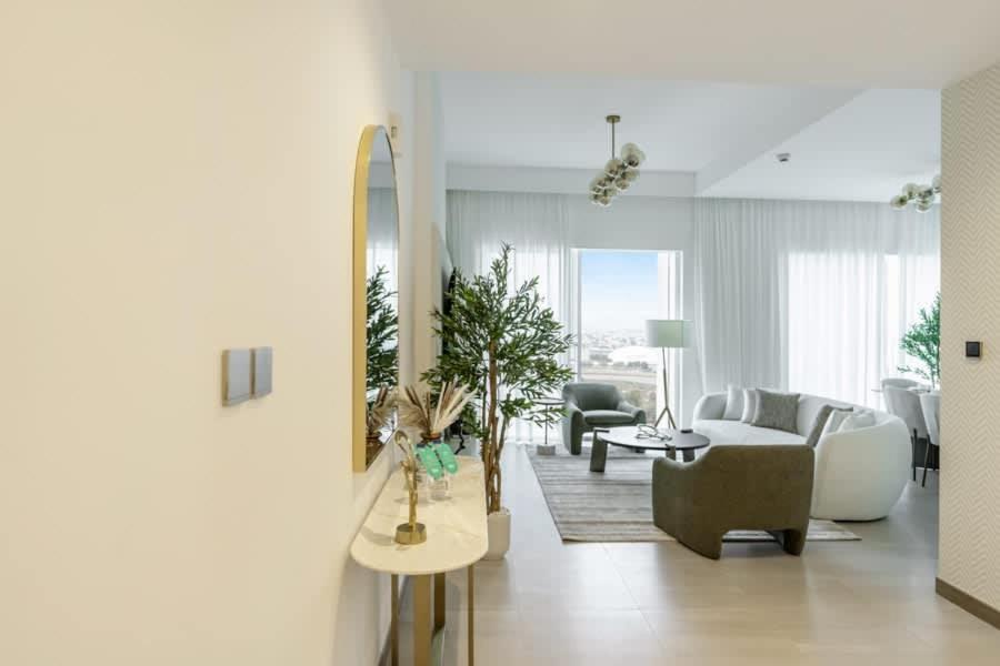 FAM Living - 3 bedroom and Maids Room Retreat Overlooking Dubai Canal