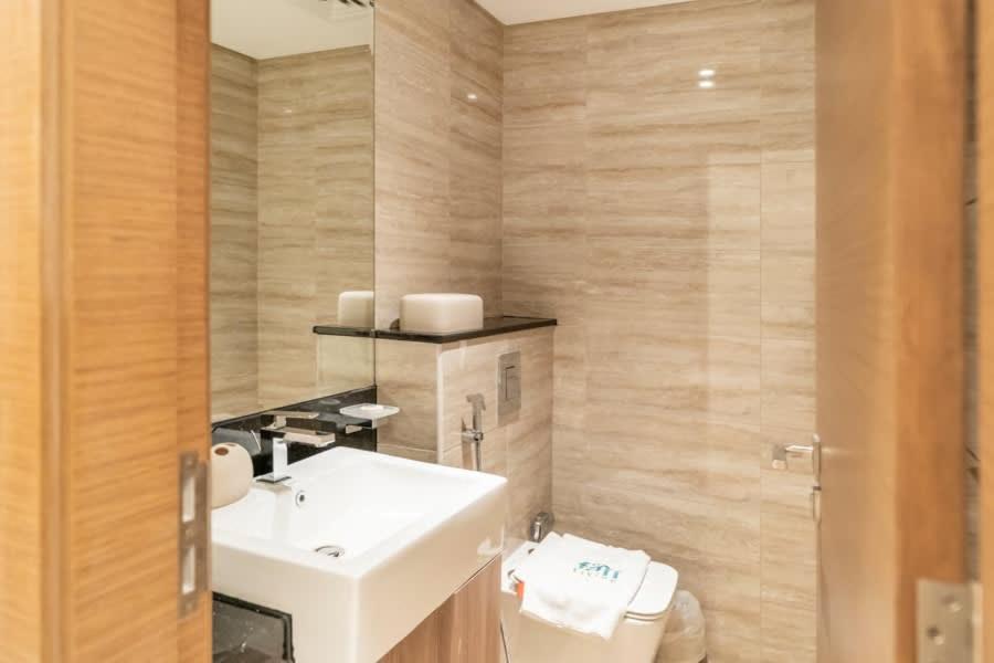 FAM Living - 3 bedroom and Maids Room Retreat Overlooking Dubai Canal