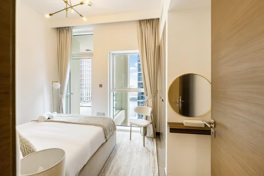 FAM Living - 3 bedroom and Maids Room Retreat Overlooking Dubai Canal