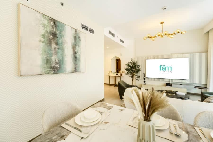 FAM Living - 3 bedroom and Maids Room Retreat Overlooking Dubai Canal