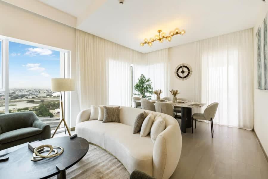FAM Living - 3 bedroom and Maids Room Retreat Overlooking Dubai Canal