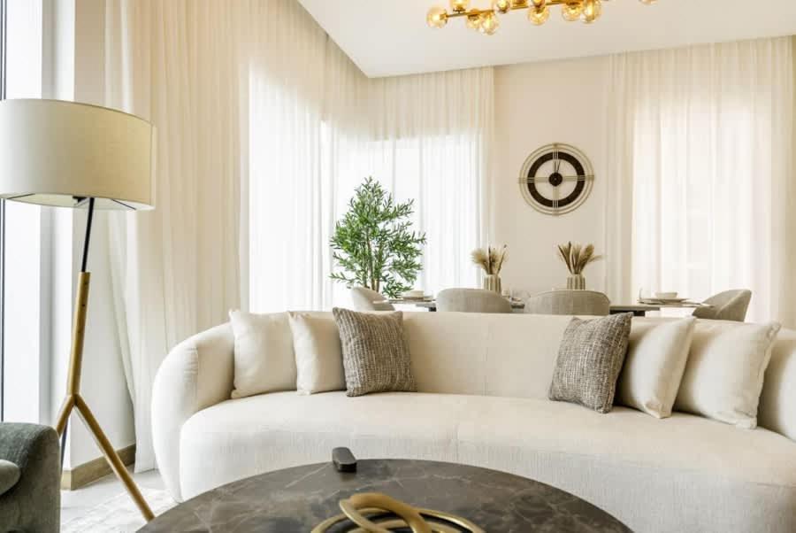 FAM Living - 3 bedroom and Maids Room Retreat Overlooking Dubai Canal