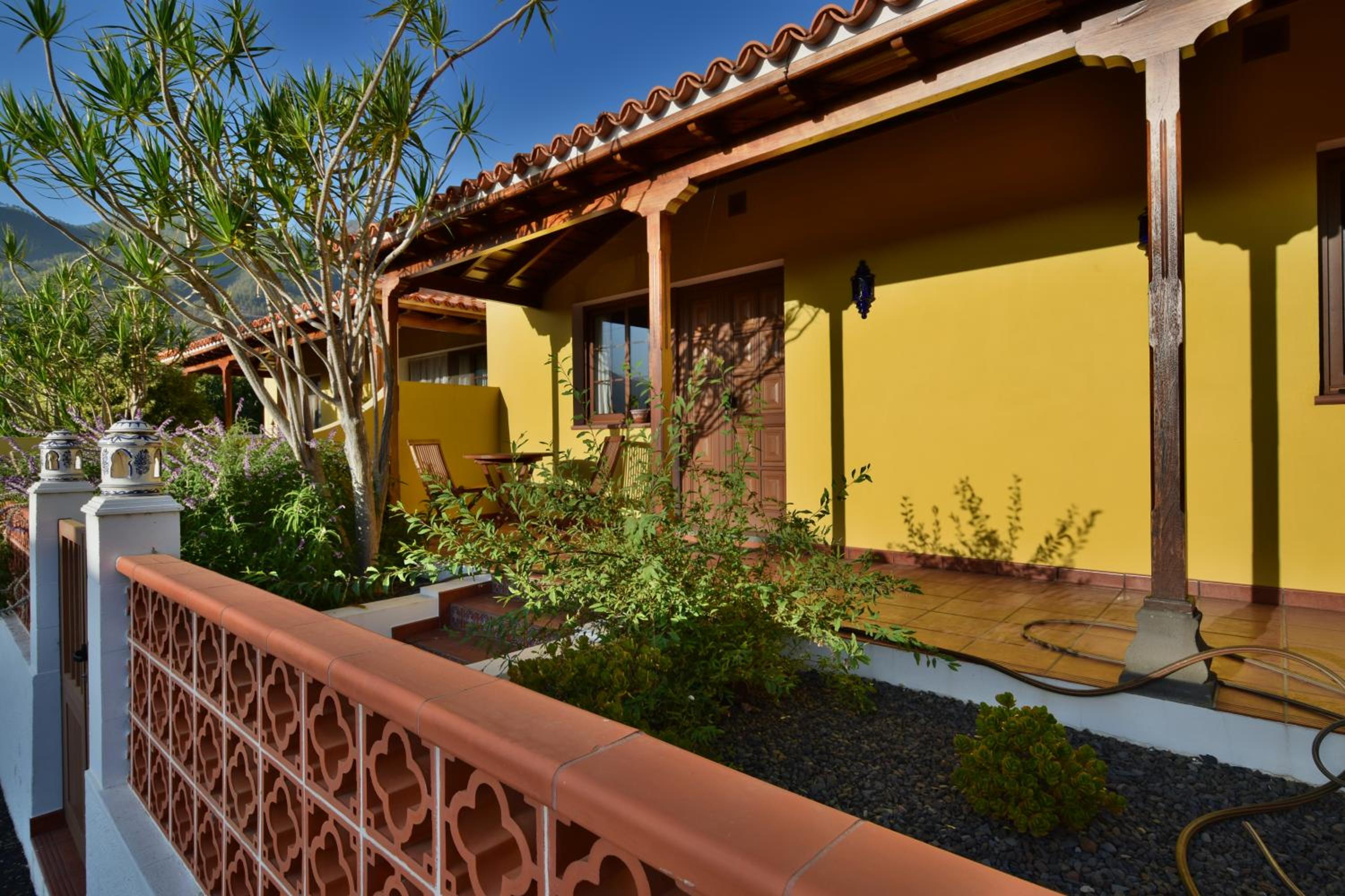 Casas Rurales Tola view 5