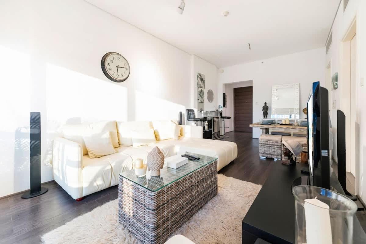 FAM Living - Modern 1BR Apartment Near Al Sufouh Beach