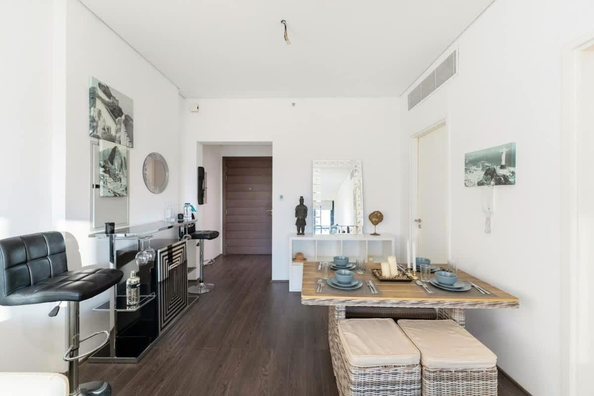 FAM Living - Modern 1BR Apartment Near Al Sufouh Beach