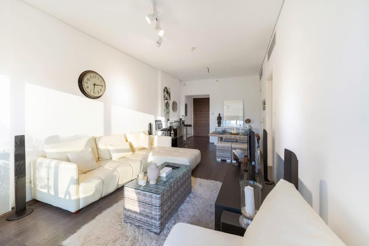 FAM Living - Modern 1BR Apartment Near Al Sufouh Beach