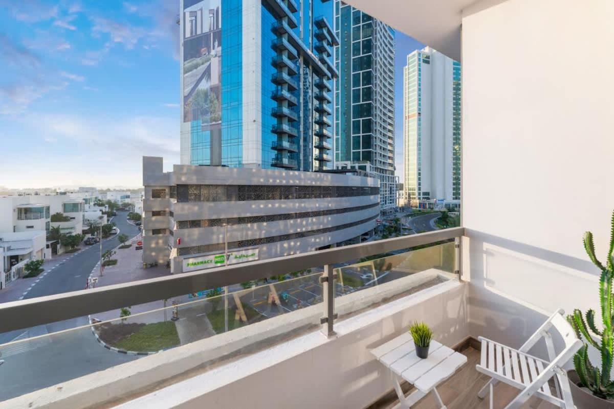 FAM Living - Modern 1BR Apartment Near Al Sufouh Beach