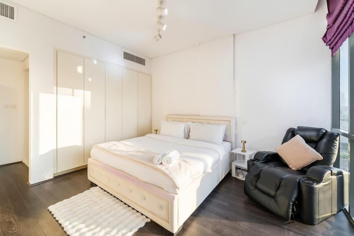 FAM Living - Modern 1BR Apartment Near Al Sufouh Beach