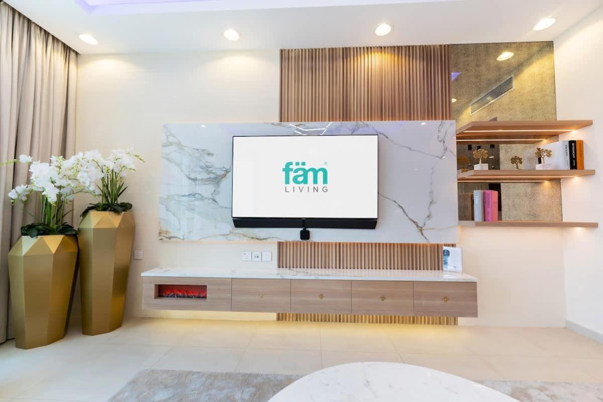 FAM Living Elegant 2BR Stay in Downtown Walk to Dubai Mall