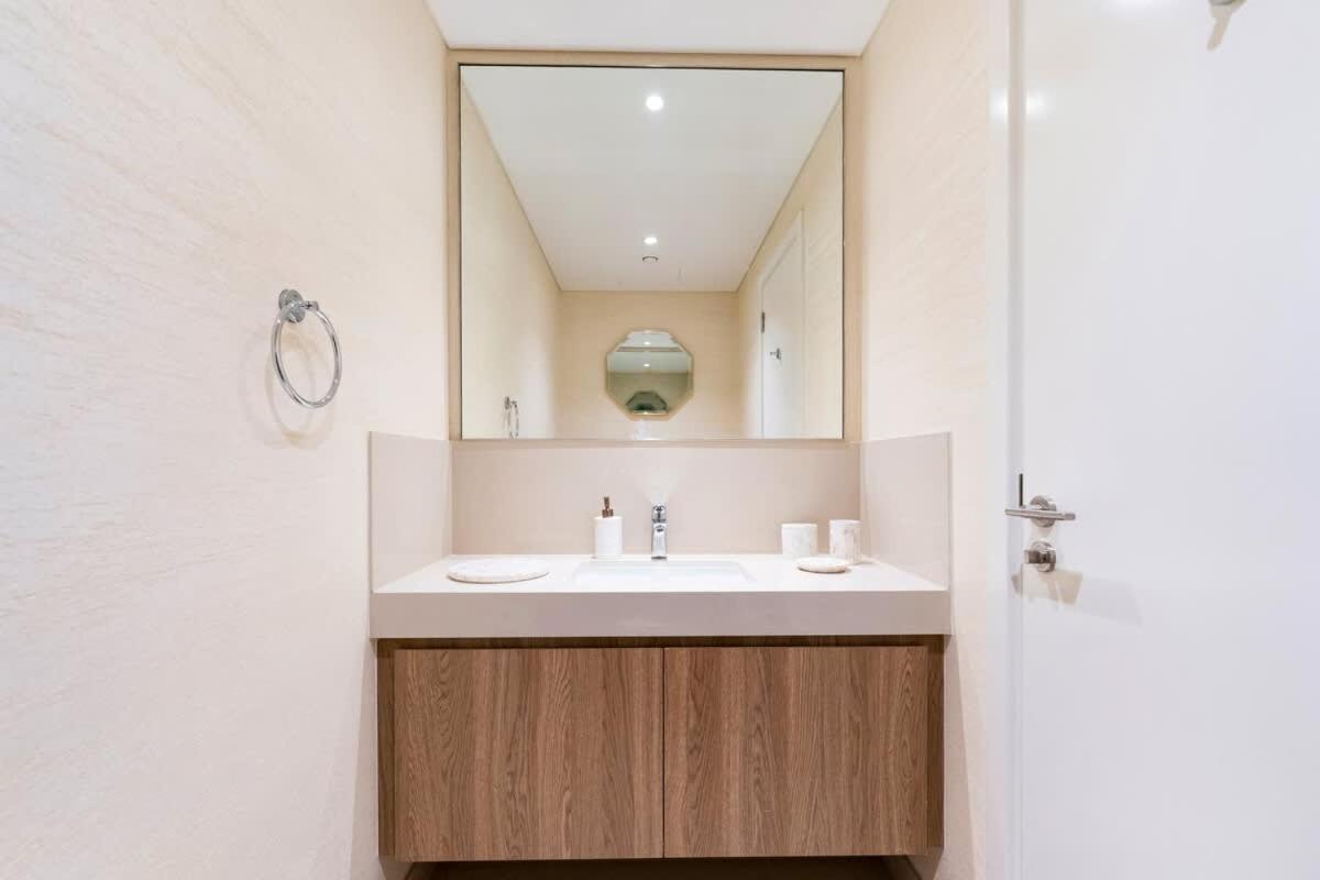 FAM Living Elegant 2BR Stay in Downtown Walk to Dubai Mall