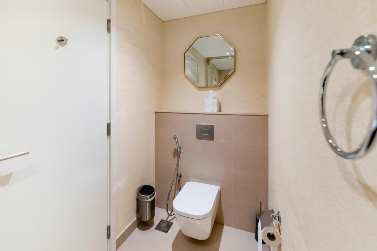 FAM Living Elegant 2BR Stay in Downtown Walk to Dubai Mall
