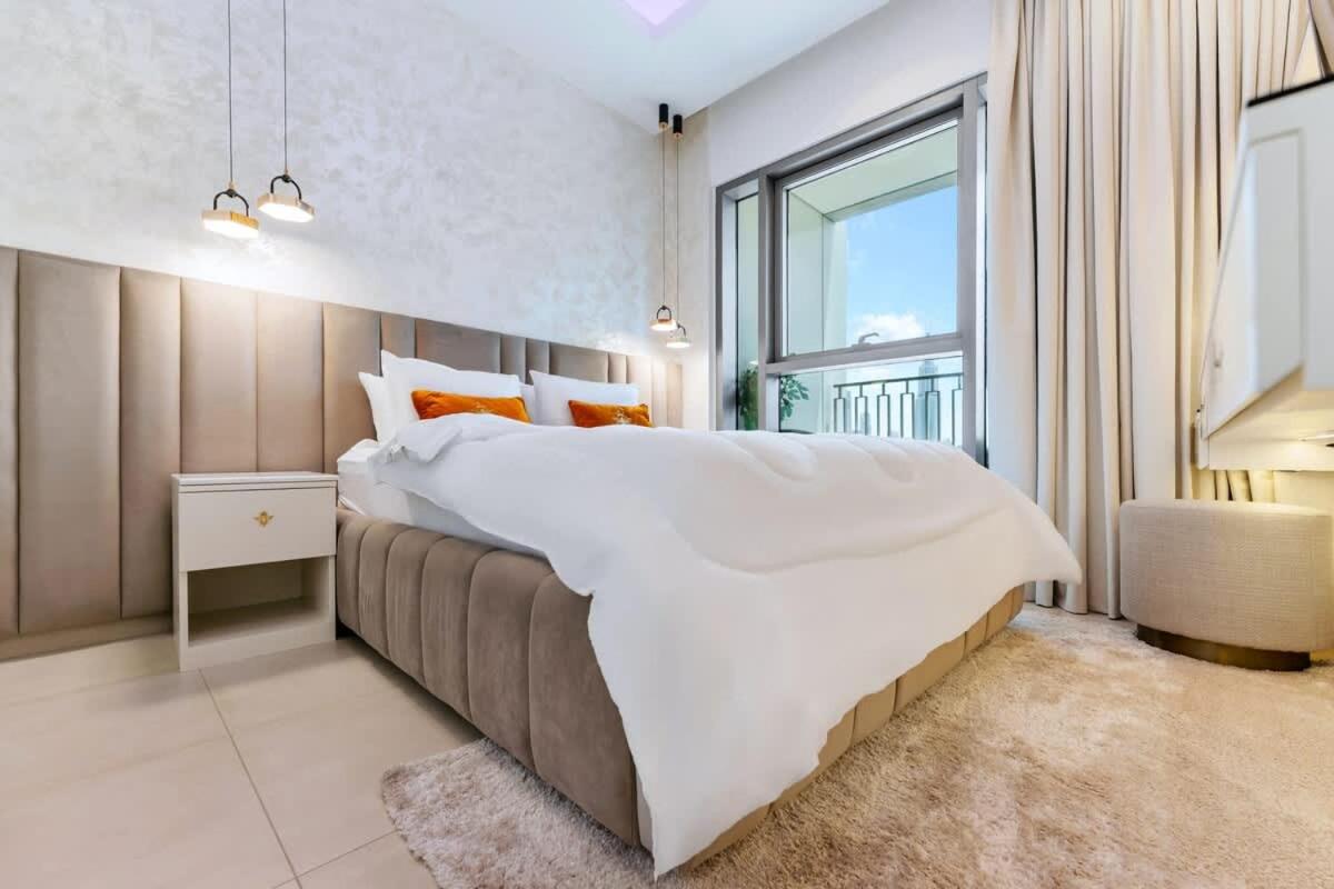 FAM Living Elegant 2BR Stay in Downtown Walk to Dubai Mall