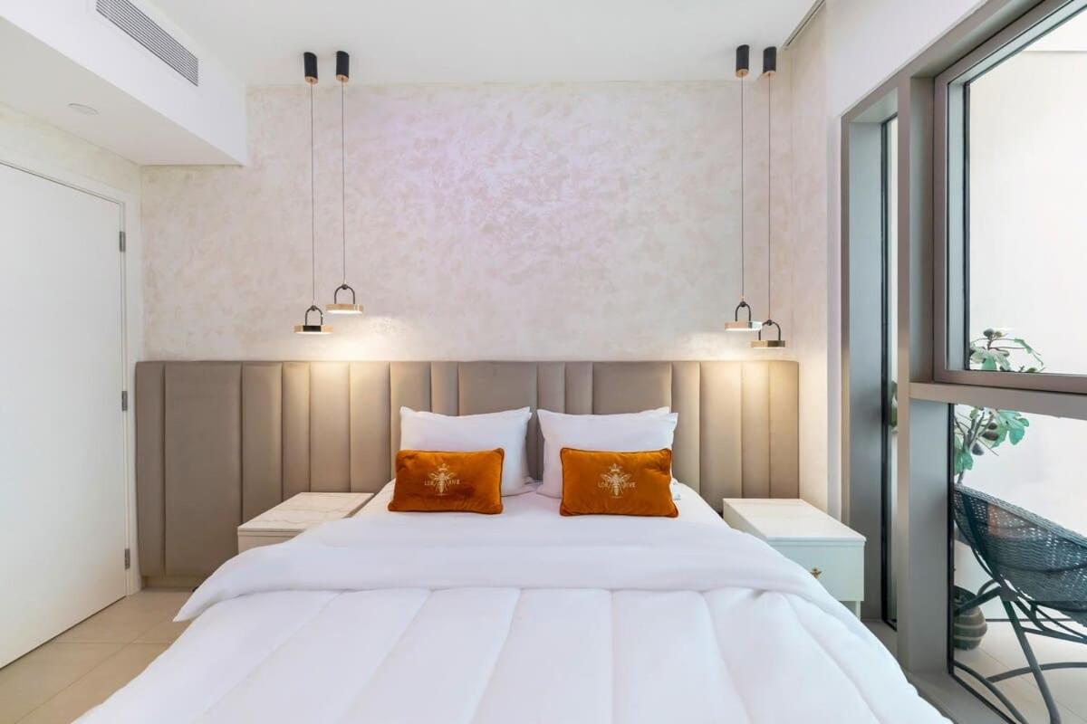 FAM Living Elegant 2BR Stay in Downtown Walk to Dubai Mall