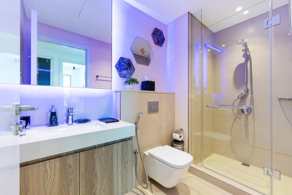 FAM Living Elegant 2BR Stay in Downtown Walk to Dubai Mall