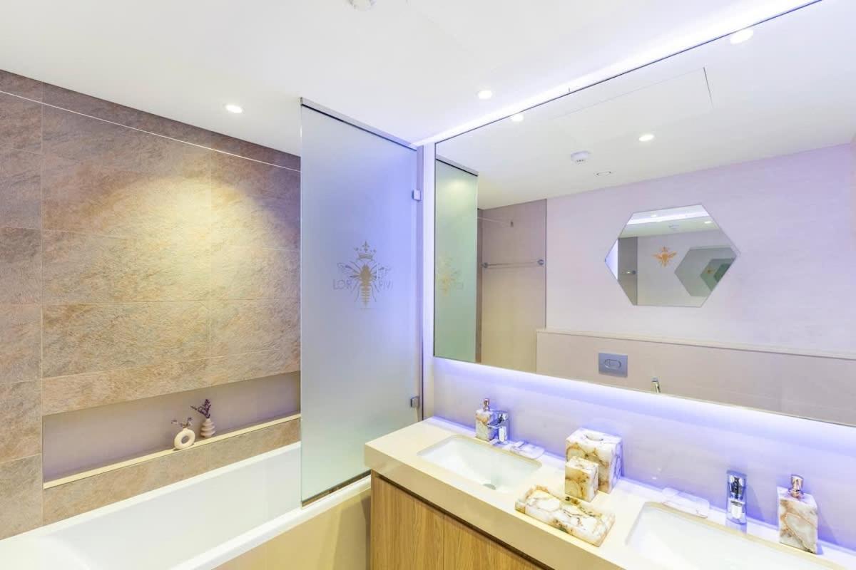 FAM Living Elegant 2BR Stay in Downtown Walk to Dubai Mall