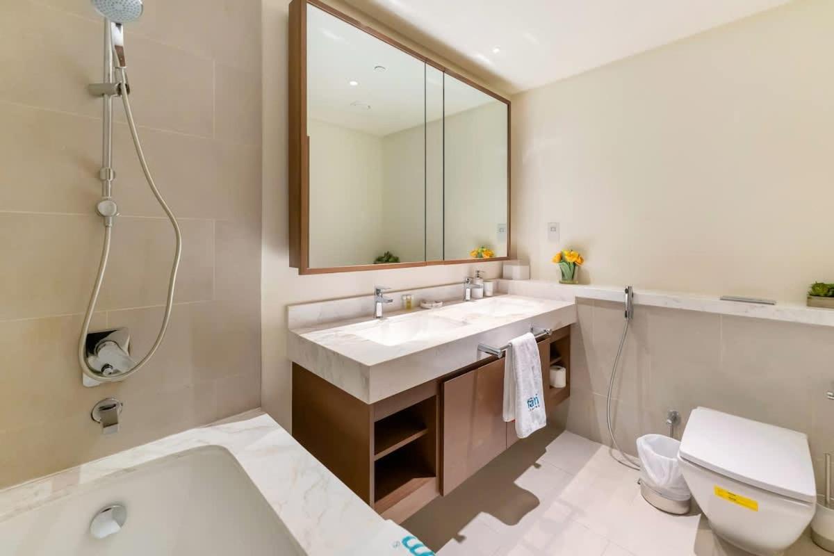 FAM Living - 3BR Creekside Escape in Creek Rise Tower 2