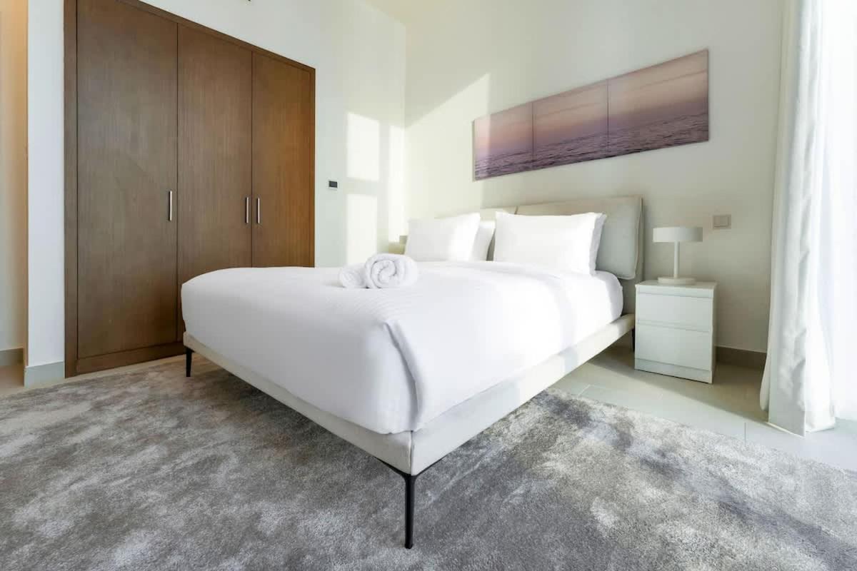 FAM Living - 3BR Creekside Escape in Creek Rise Tower 2