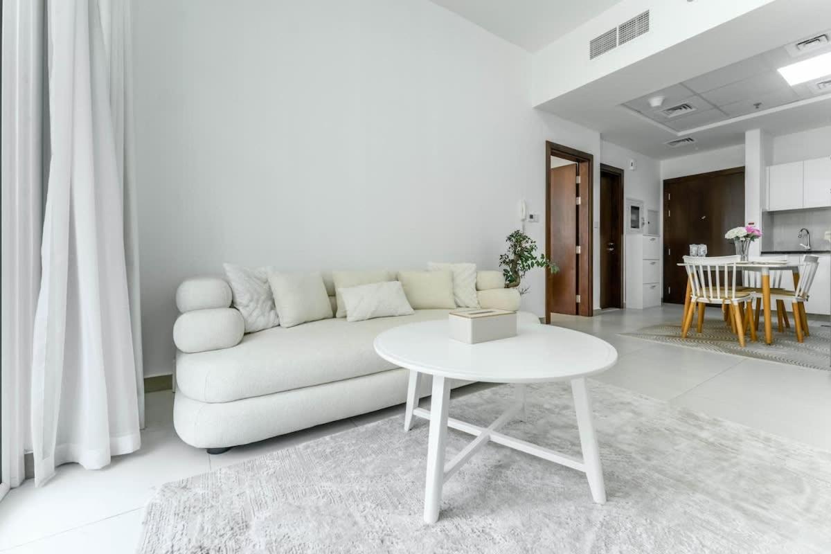 FAM Living 1BR Stay Binghatti Gateway, Al Jaddaf