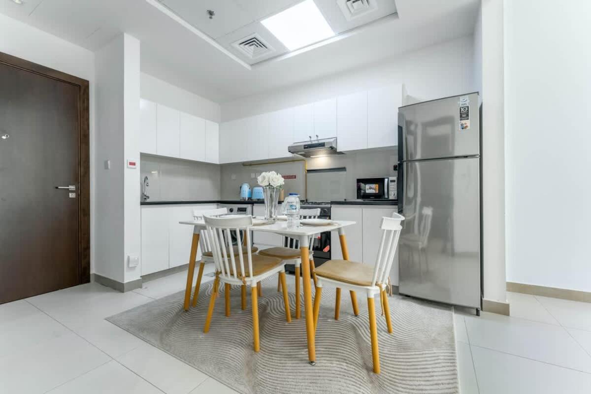 FAM Living 1BR Stay Binghatti Gateway, Al Jaddaf