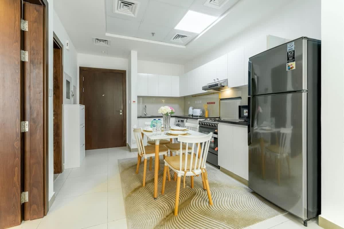 FAM Living 1BR Stay Binghatti Gateway, Al Jaddaf