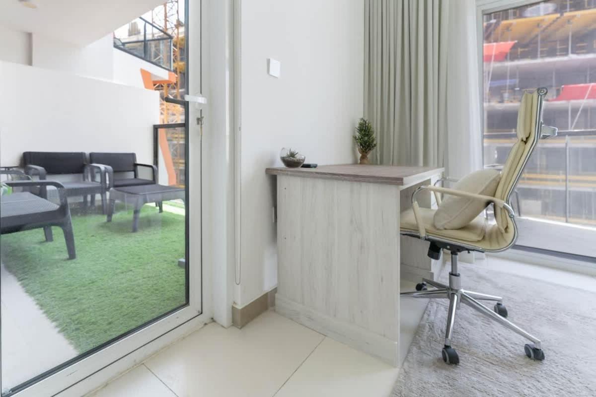FAM Living 1BR Stay Binghatti Gateway, Al Jaddaf