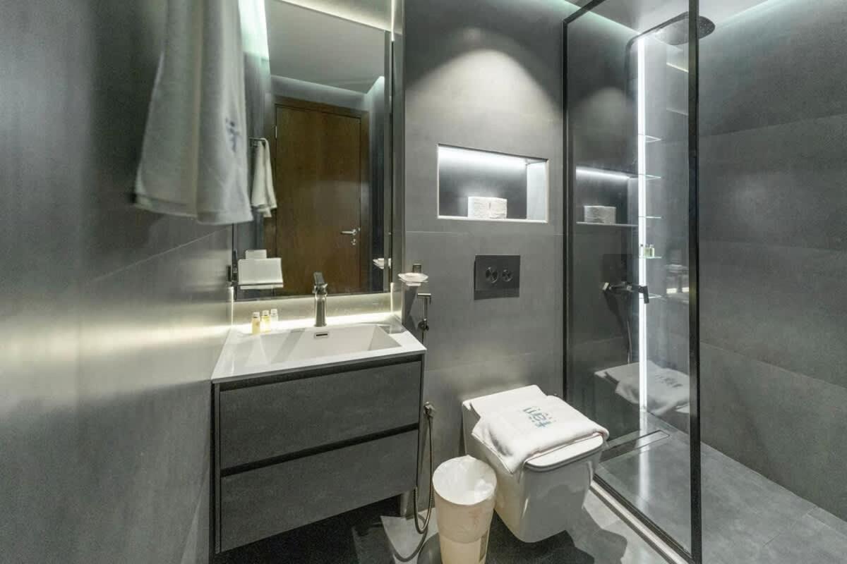 FAM Living 1BR Stay Binghatti Gateway, Al Jaddaf